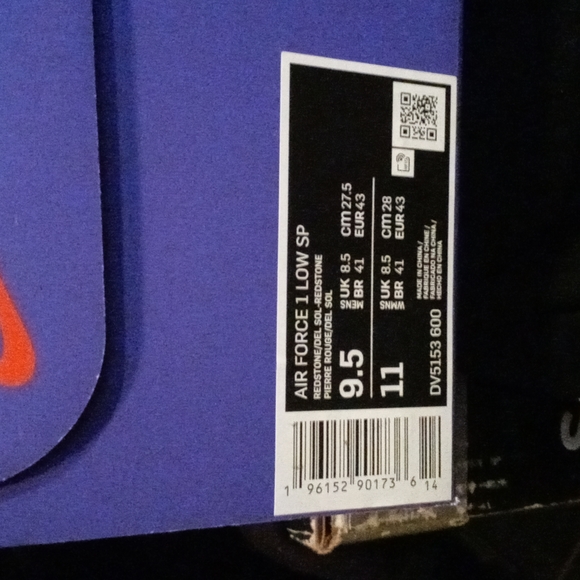 Nike - Picture 2 of 8